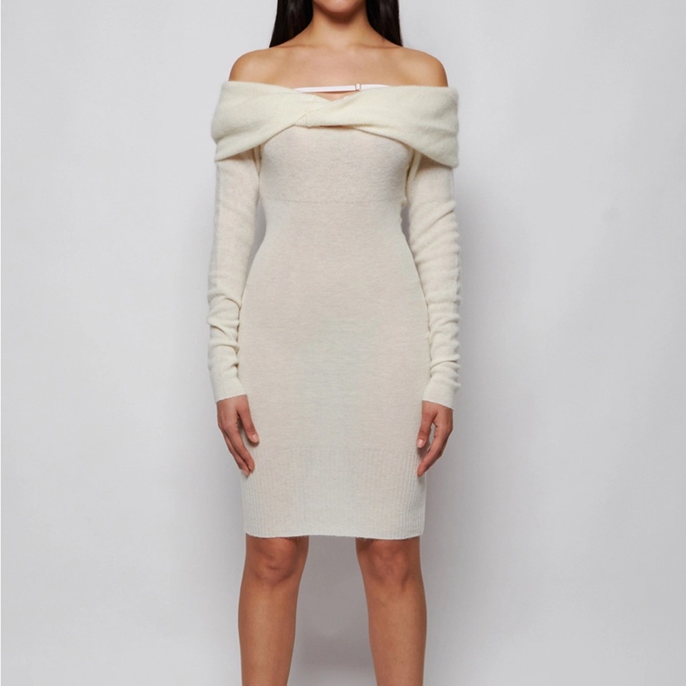 JACQUEMUS Off-Shoulder dress